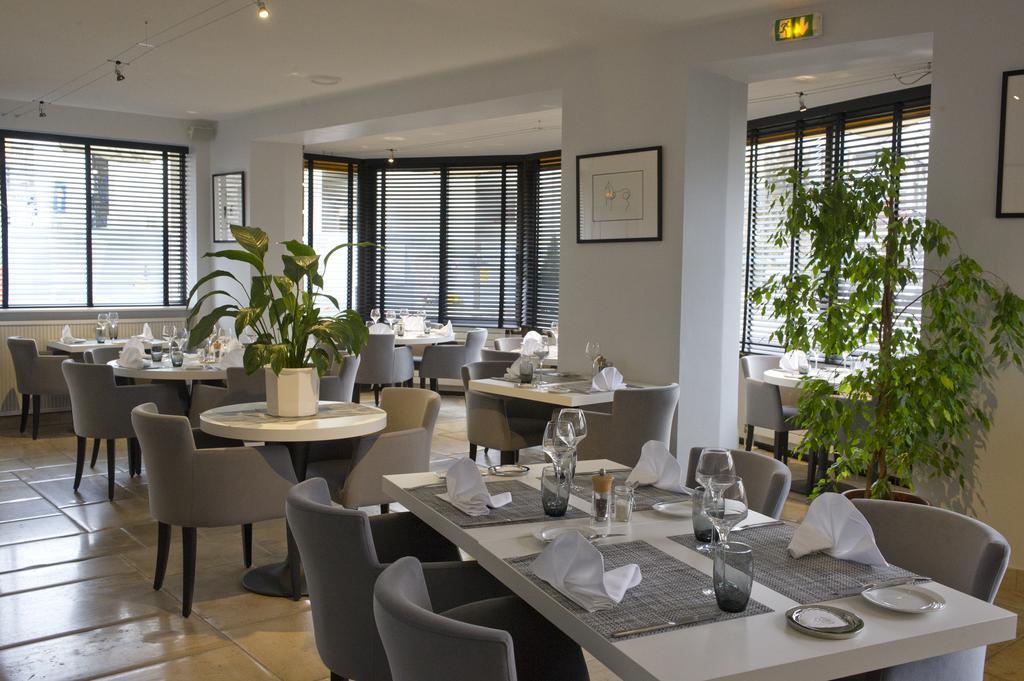 Hotel Restaurant Des Remparts Chaumont  Zewnętrze zdjęcie